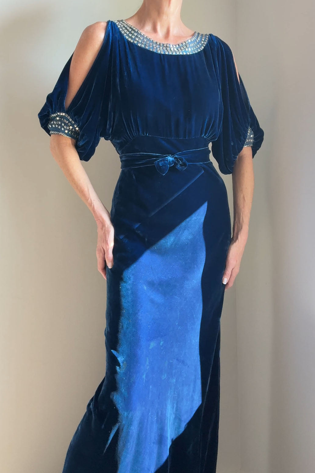 1930s blue velvet dress Vintage 1940s Blue Velvet Gown – ALEXANDRA-KING main image 1